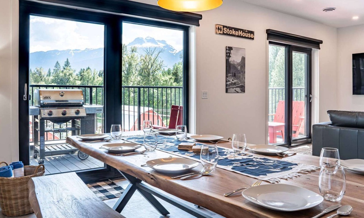 Revelstoke Condo | Revelstoke- Condo with Hot Tub-Stoke House