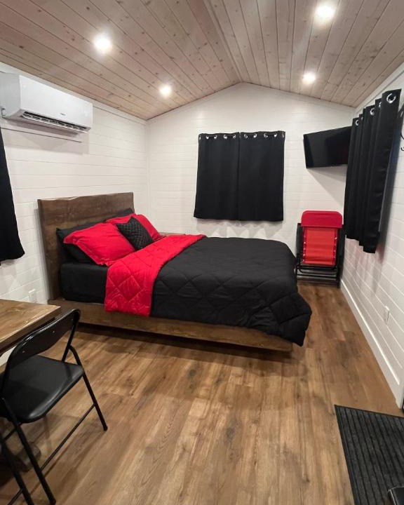 Bayham Cabin | River Cabin in Port Burwell