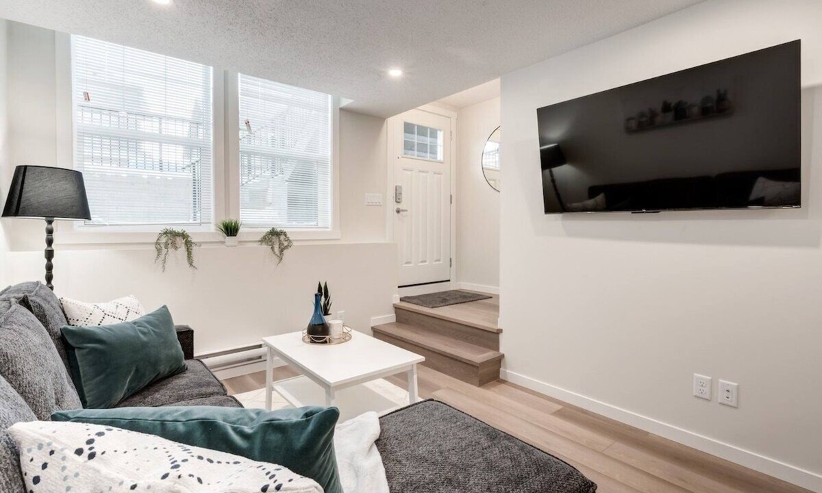 Cranston Condo | "Riverbend" one bed sleeps 4 in Cranston