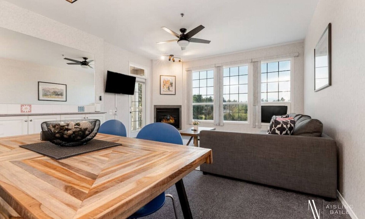 East Kootenay Apartment | Riverside Twin `A` | Balcony | King Bed | Spacious