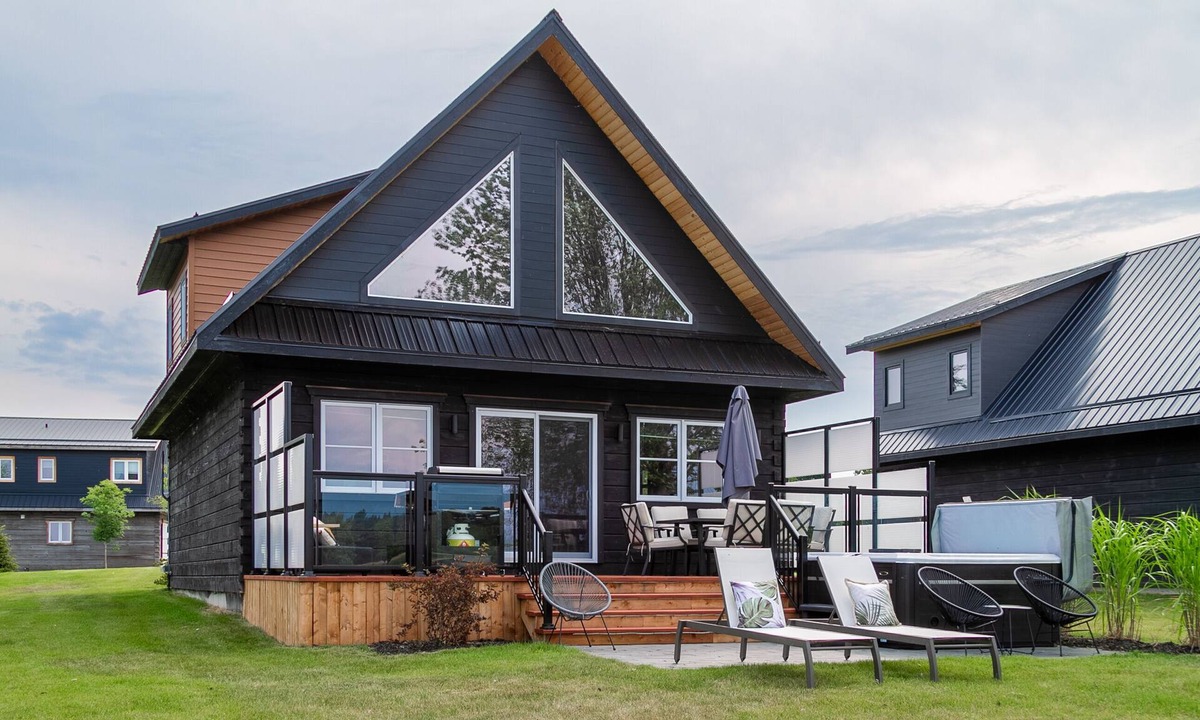 Trent Hills House | Riverside Cabin 2 A chic riverside retreat.