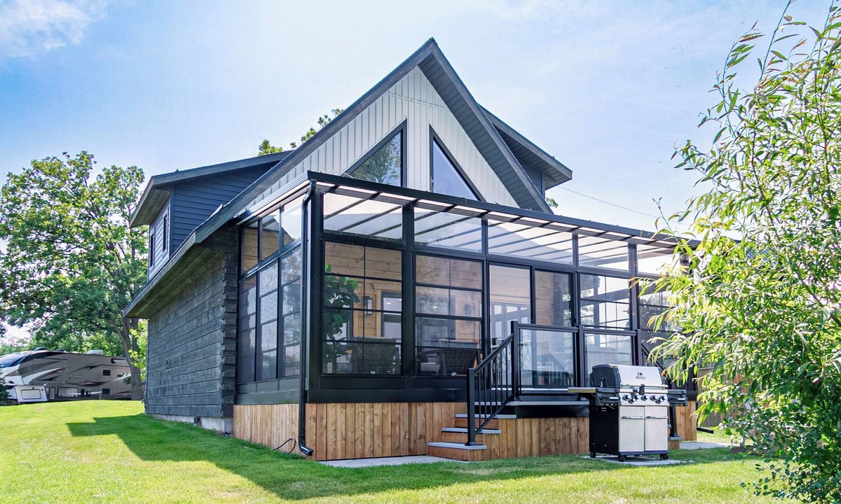Trent Hills House | Riverside Cabin 5 Three season Riverside escape