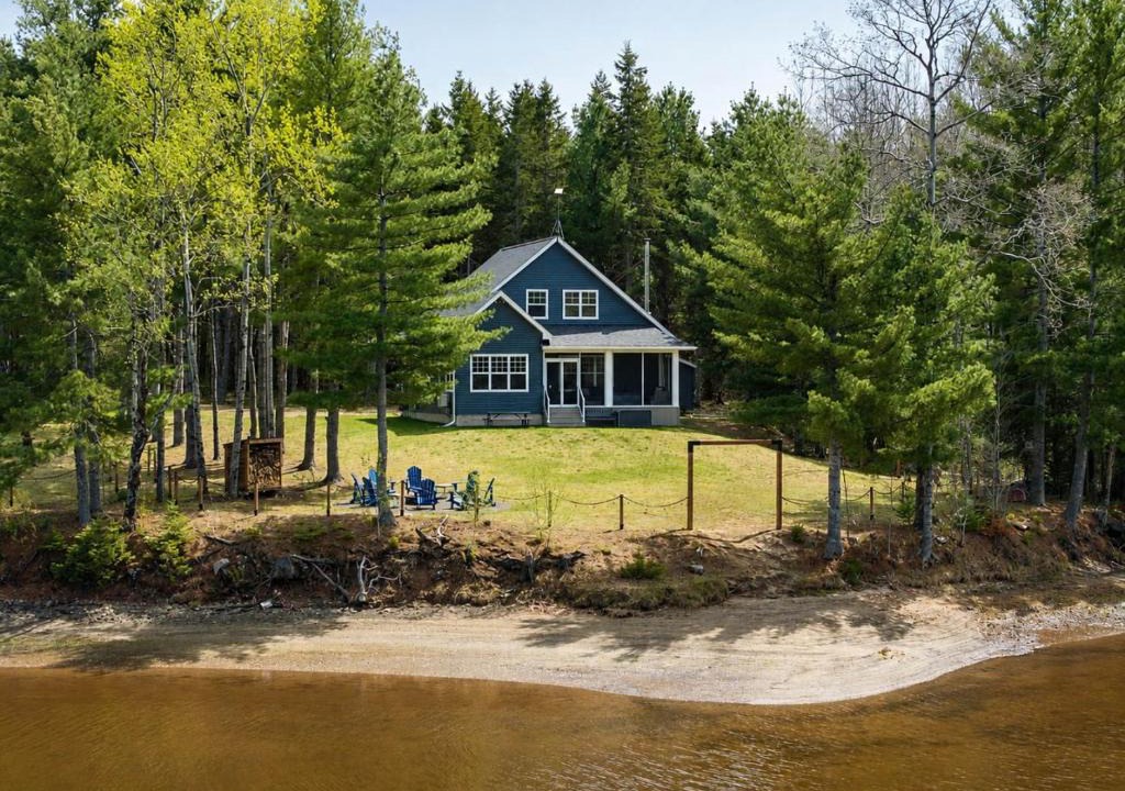 Rexton House | Riverside Retreat
