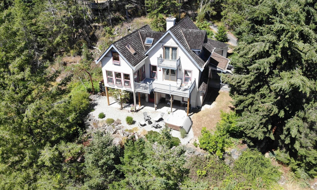 Halfmoon Bay House | Rockhill House