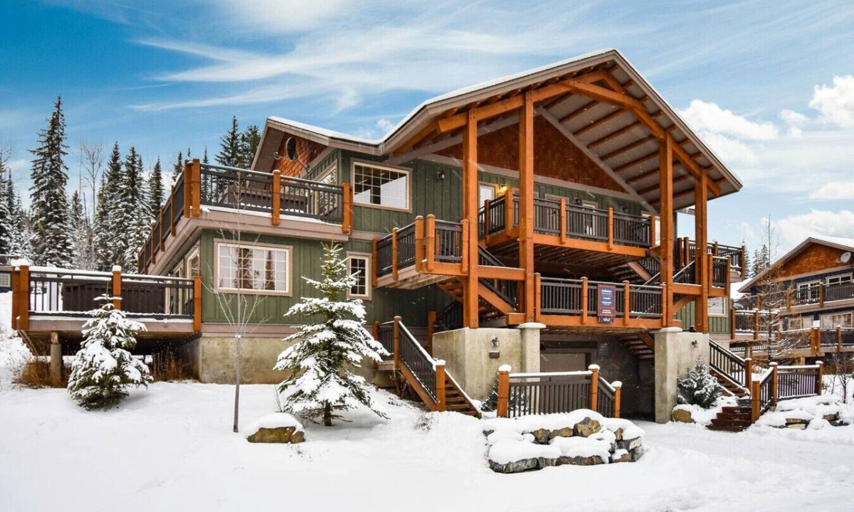 Golden Apartment | Rockies Escape, Skiing, Hiking & Private Hot Tub