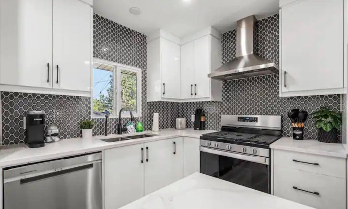Killarney House | "Rodeo" Upper Suite In Trendy Killarney