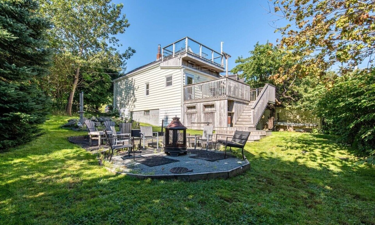 North End House | Rooftop Haven with Scenic Views in Halifax