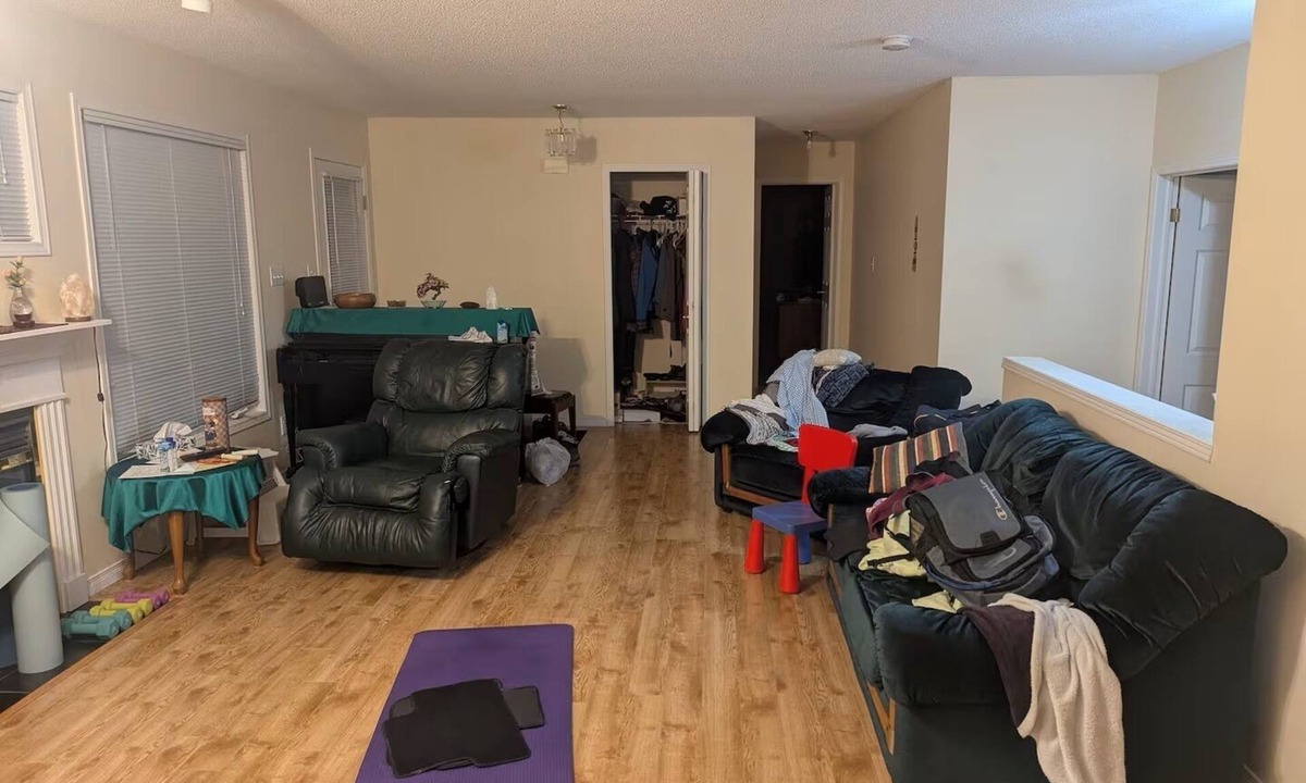 London House | Room available in the luxurious Masonville Mall area in London, Ontario.