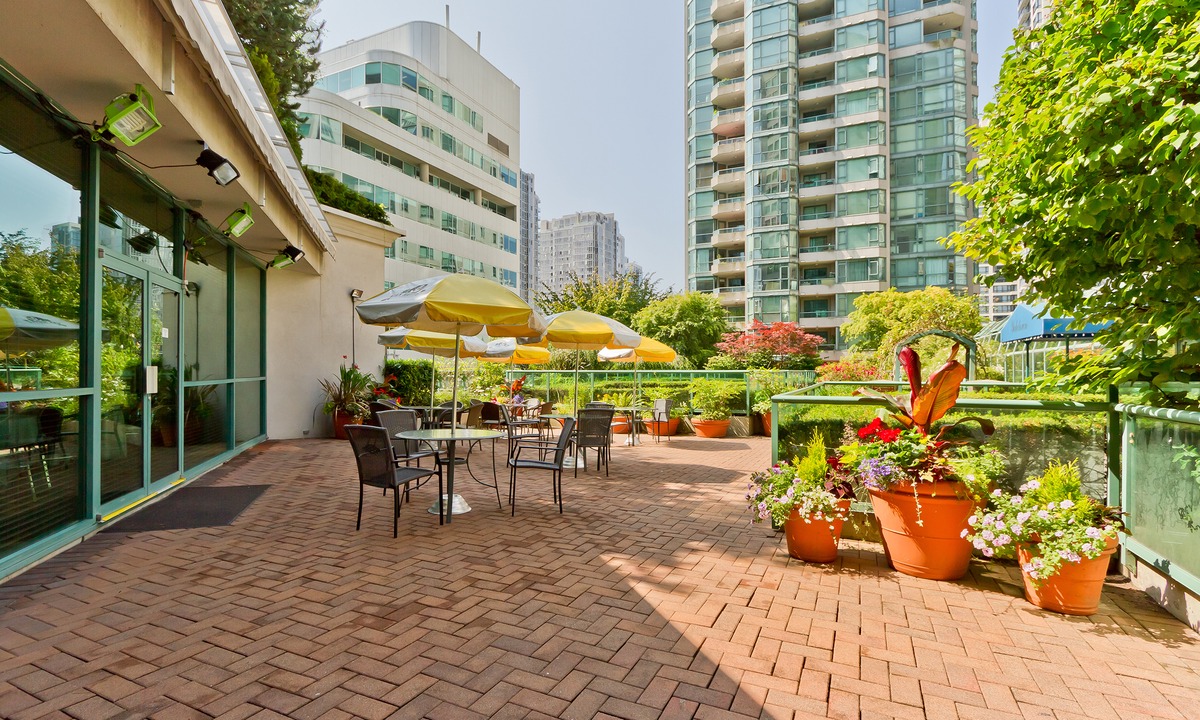 Yaletown Hotel | Rosedale on Robson Suite Hotel