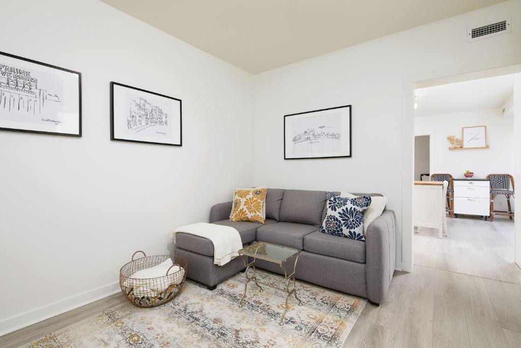 La Petite-Patrie Apartment | Rosemont Oasis 1BR 2BA near Metro