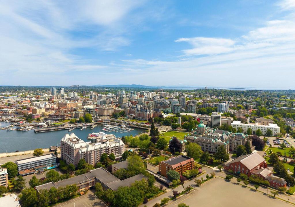 Inner Harbour Hotel | Royal Scot Hotel & Suites, Trademark Collection by Wyndham