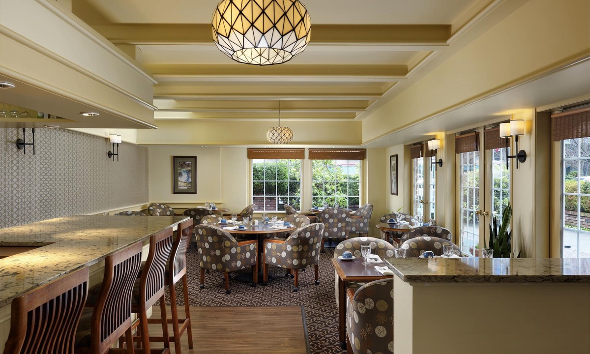 Inner Harbour Hotel | Royal Scot Hotel & Suites, Trademark Collection by Wyndham