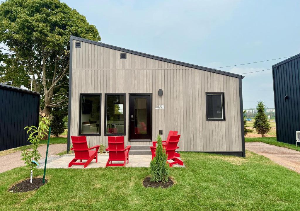 Charlottetown Hotel | Royalty Maples Motel & Cottages