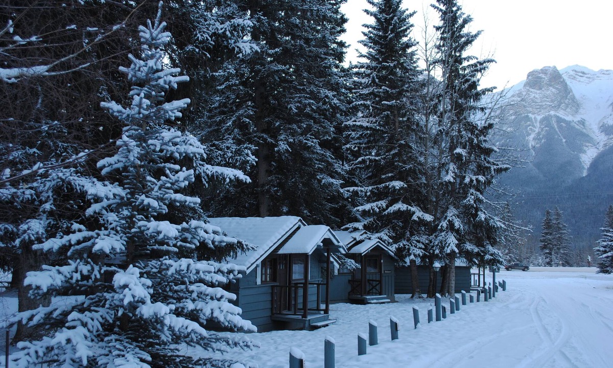 Harvie Heights Hotel | Rundle Chalets
