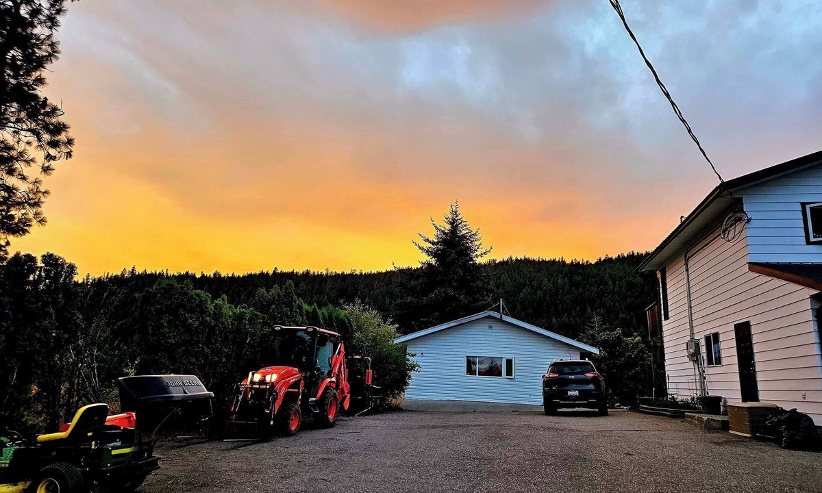 Armstrong Cabin | Rustic Meets The Amenities With Mountain Views