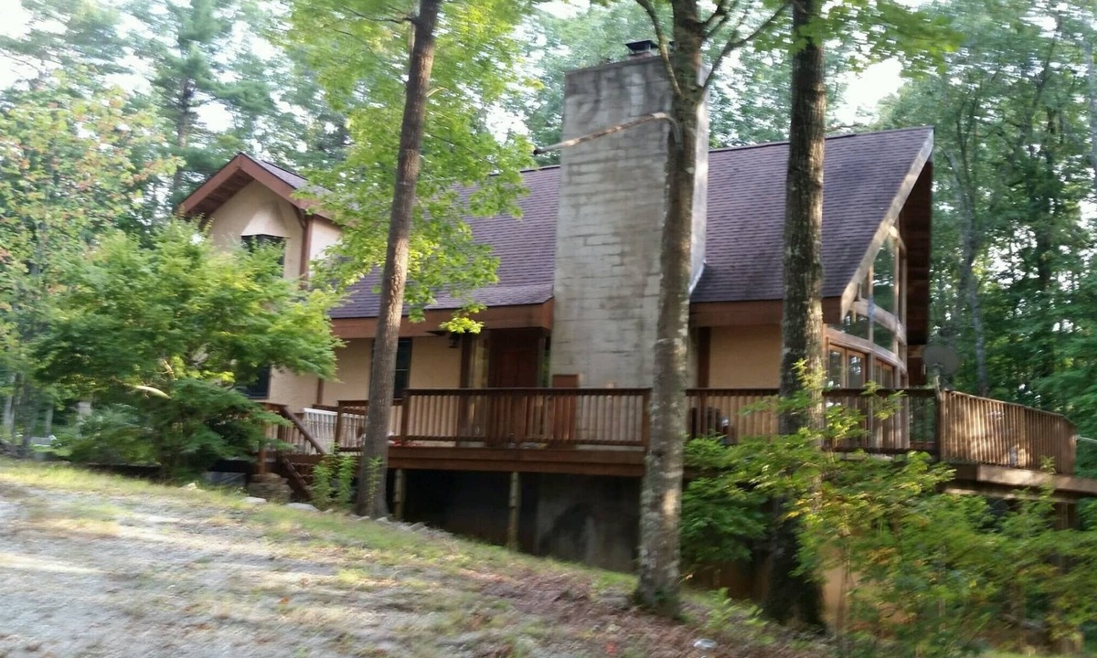 Cullowhee Cabin | Rustic Mountain Cabin Getaway