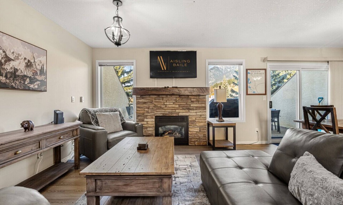 Radium Hot Springs Apartment | Rustic Ridge | Hot Tub | Home Theatre | Fireplace
