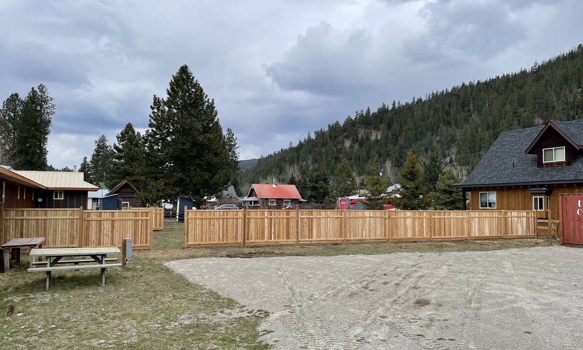 Okanagan-Similkameen RV Rental | RV parking Full Hook up at Lodestone Motel
