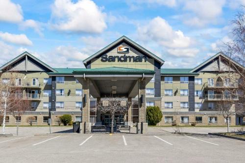 Northwest Calgary Hotel | Sandman Hotel & Suites Calgary West