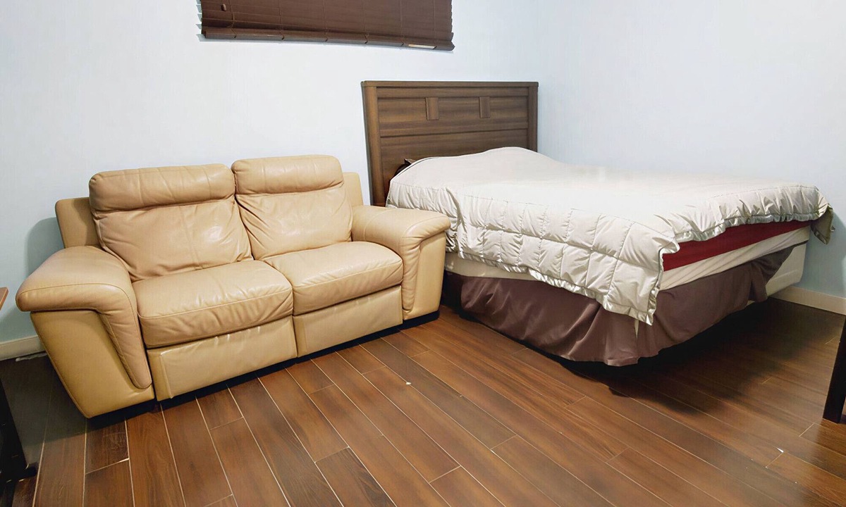 Timberlea Apartment | Save Time Commuting! North Side Suite 5 Min Walk to Site Bus Studio Basement