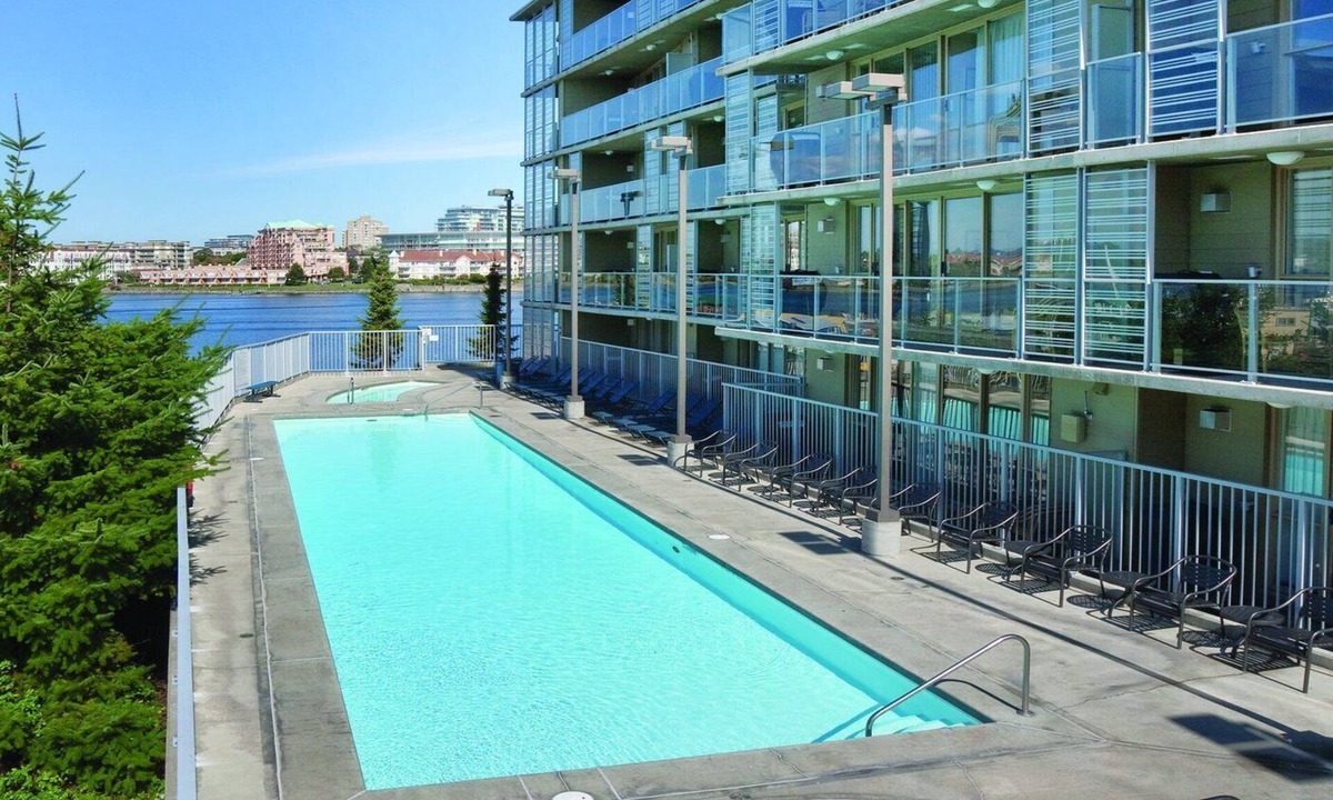 Inner Harbour Resort | Scuba diving, Horseback Riding, Downhill Skiing !