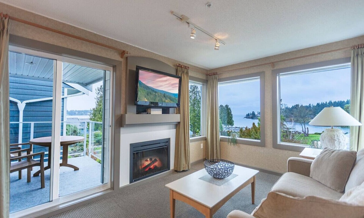Regional District of Nanaimo Apartment | Sea Shore Retreat Feel at Home by the Sea