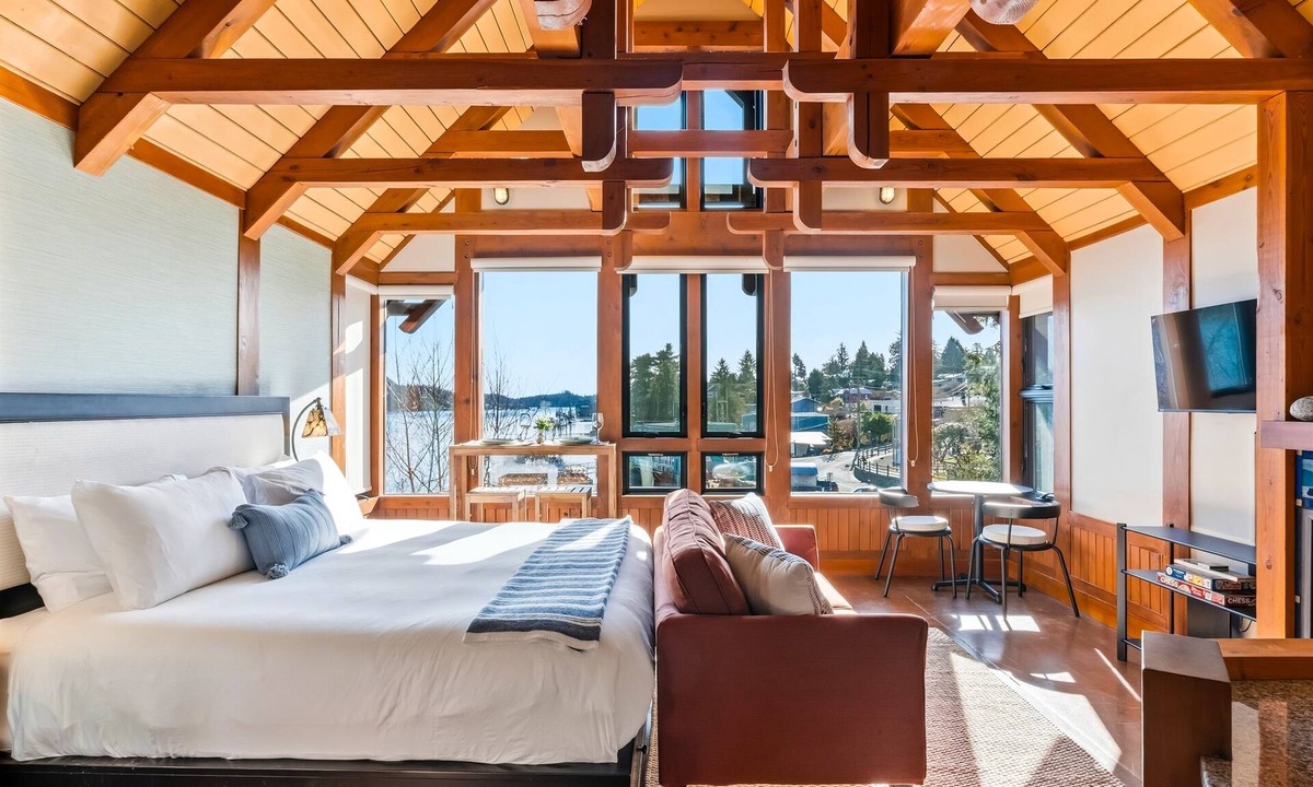 Ucluelet Apartment | Seabird Suite-Inlet Views, Downtown, Tours, Beach