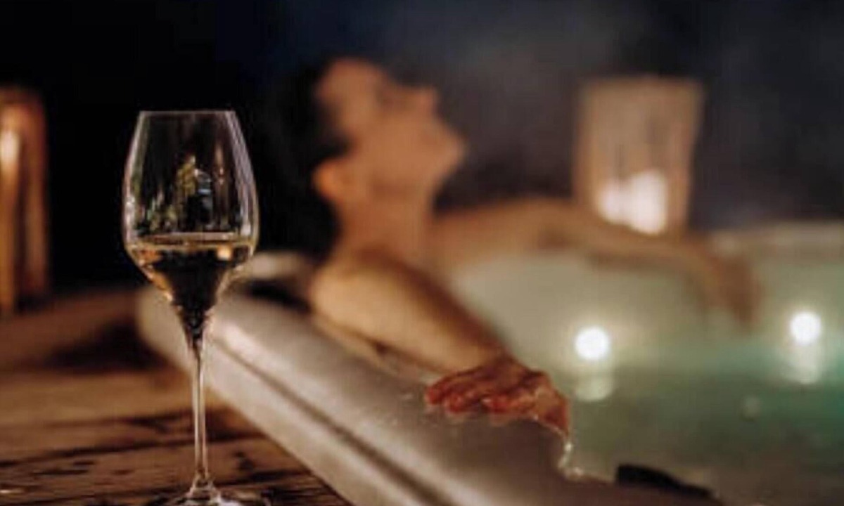 Gibsons House | SEAS THE DAY .Private hot tub, Pet Friendly, Beaches,.Dining; Gibsons. Escape