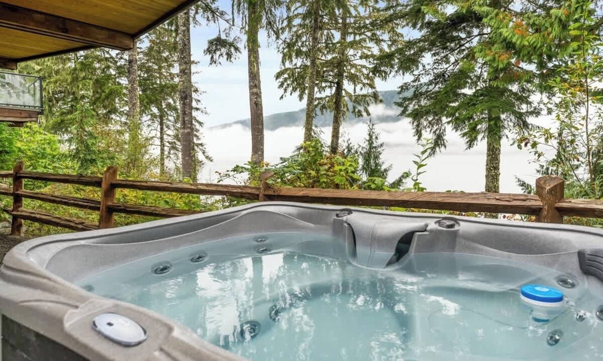 Port Renfrew Cottage | Seaside Haven -Hot Tub with Oceanfront View