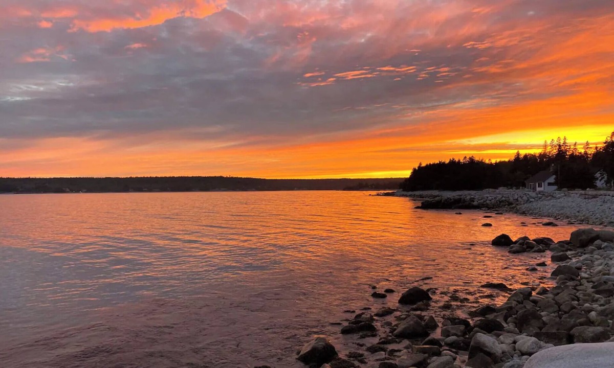 Prospect Bay Apartment | Seaside Splendor: Studio Apartment with Mesmerizing 180° Ocean View