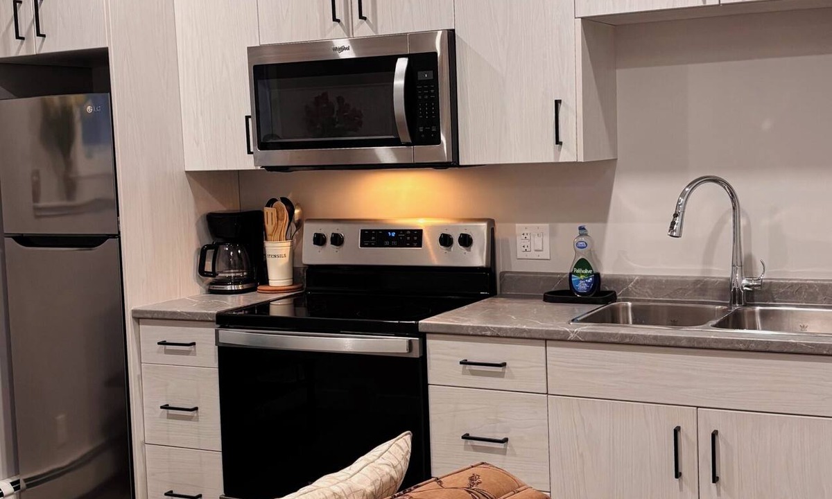 Saskatoon House | Separate Entry 1 Bed/1Bath Basement Unit in Rosewood.