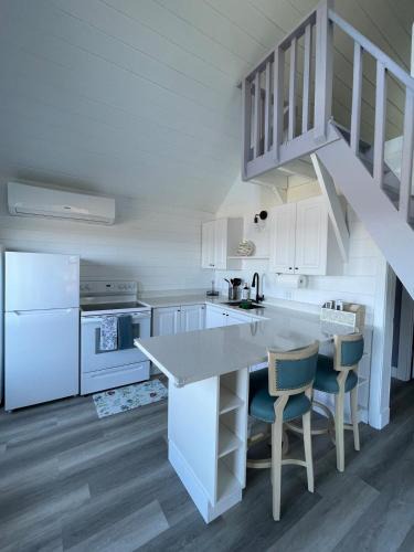 Commercial Cross House | Serene Cove Retreat Cottage- Blue