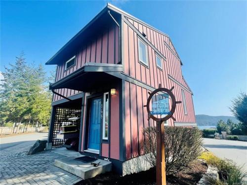 Sooke House | Sheringham Townhouse - Pet Friendly Sooke Rental