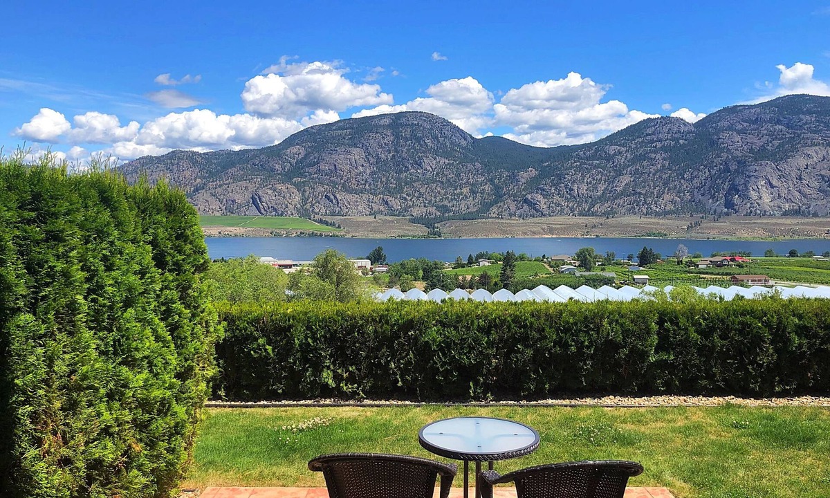 Osoyoos House | Shiraz Villa