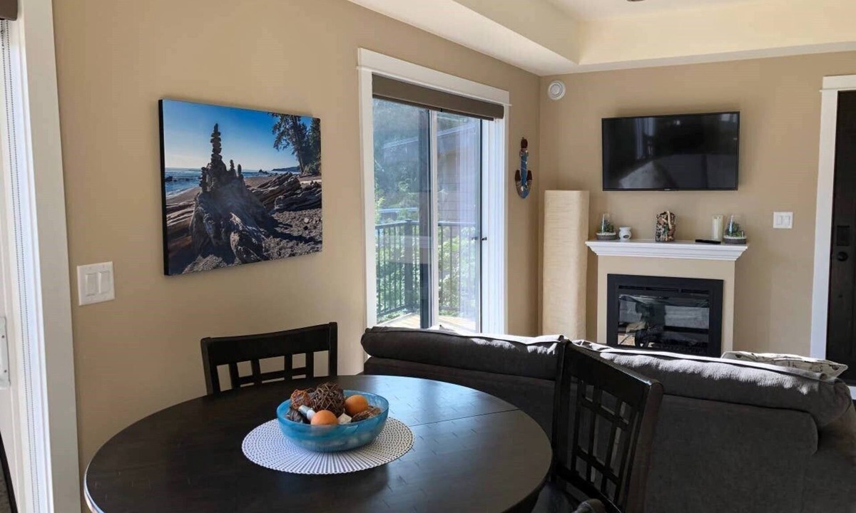 Port Renfrew House | Shore 2 Please - Lower Unit,BRIGHT/Mountain views