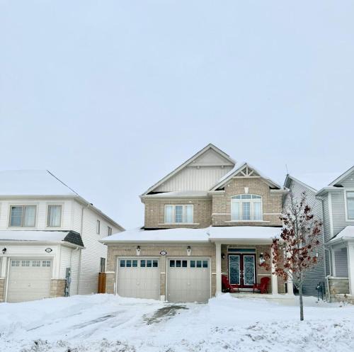 Centre Wellington House | Short Term Cozy Stay in Beautiful Fergus