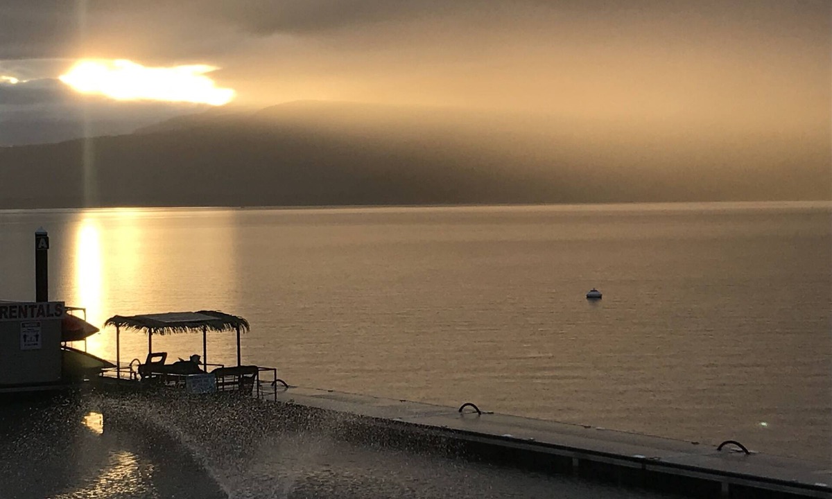 Blind Bay Apartment | SHUSWAP GOLF AND LAKE ESCAPE
