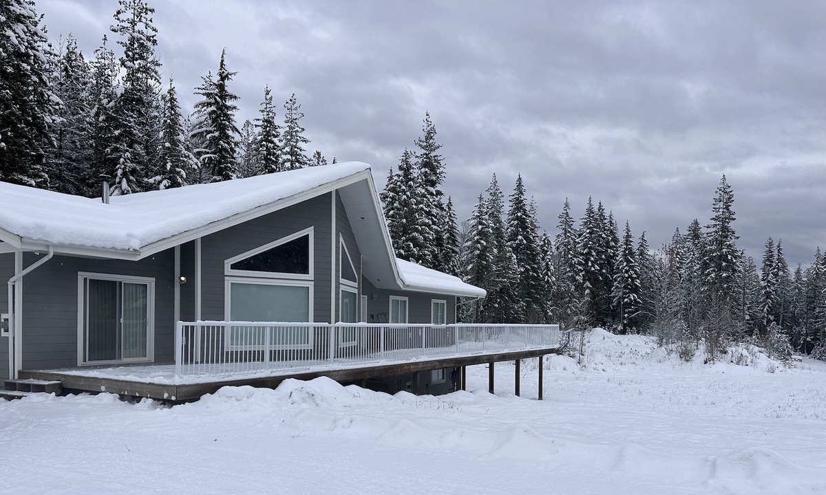 Magna bay Cabin | Shuswap Lodge at Crowfoot Mountain