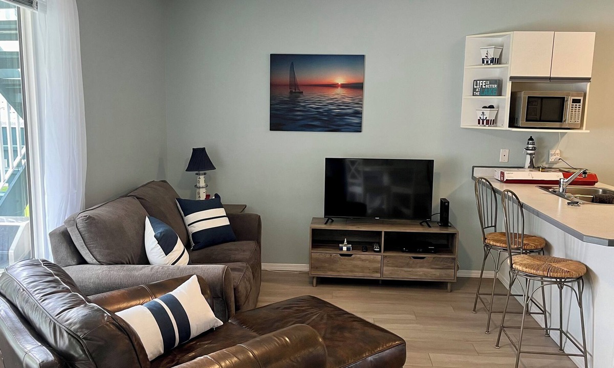 Sicamous House | Sicamous Townhouse & Boat Slip. Welcome to the lake!
