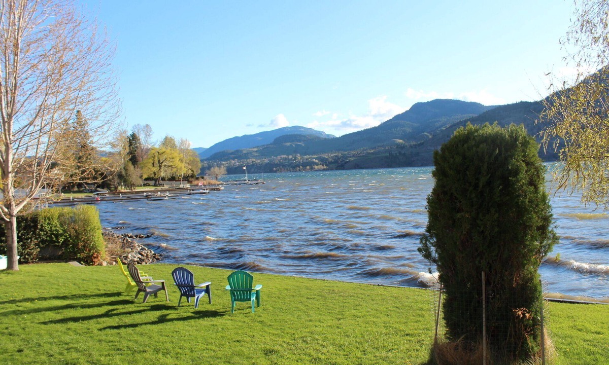 Okanagan-Similkameen House | Skaha Lakefront home, Large covered deck,