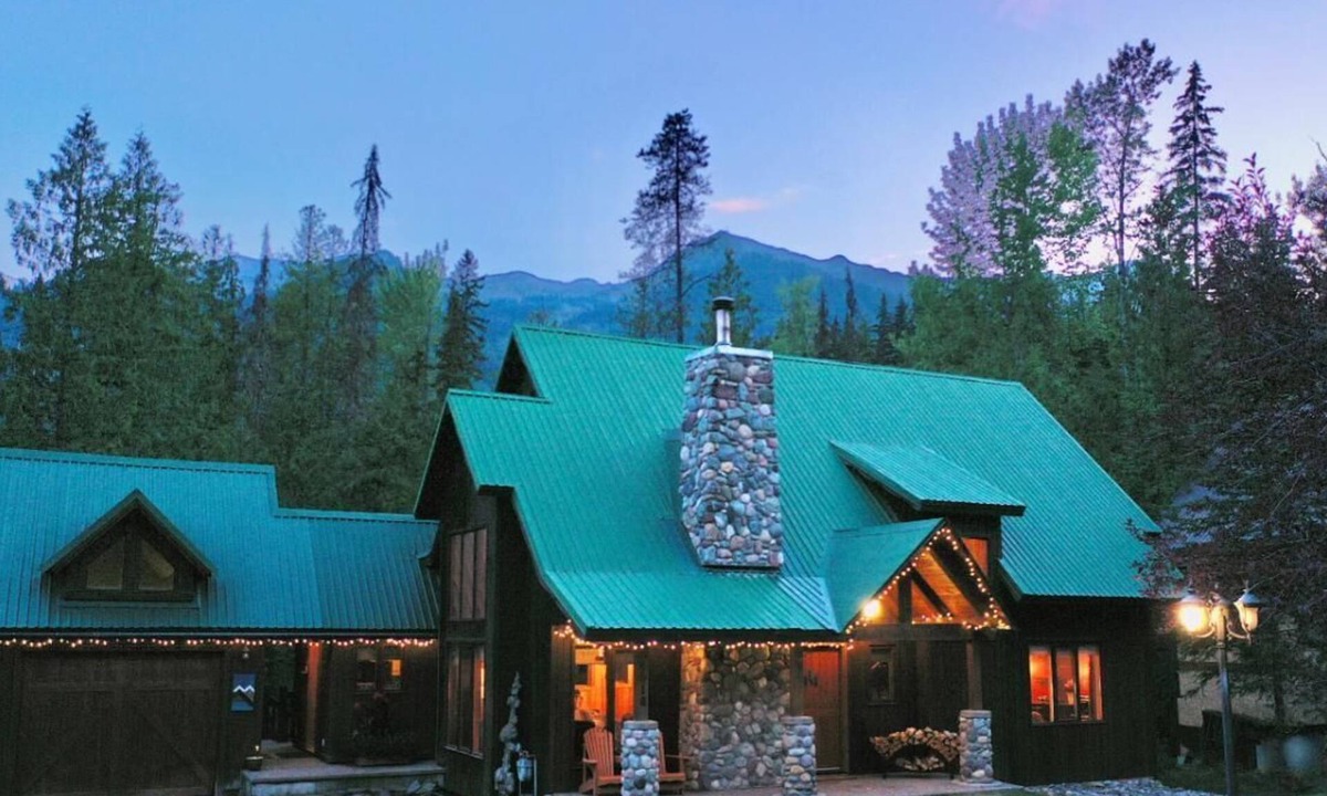 Fernie Ski Chalet | Ski-in 5 Bedroom Chalet Sleeps 14
