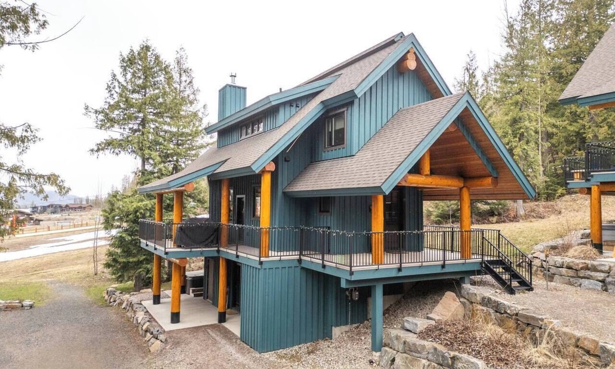 Fernie House | Ski In & Out Right from your Private Hot Tub