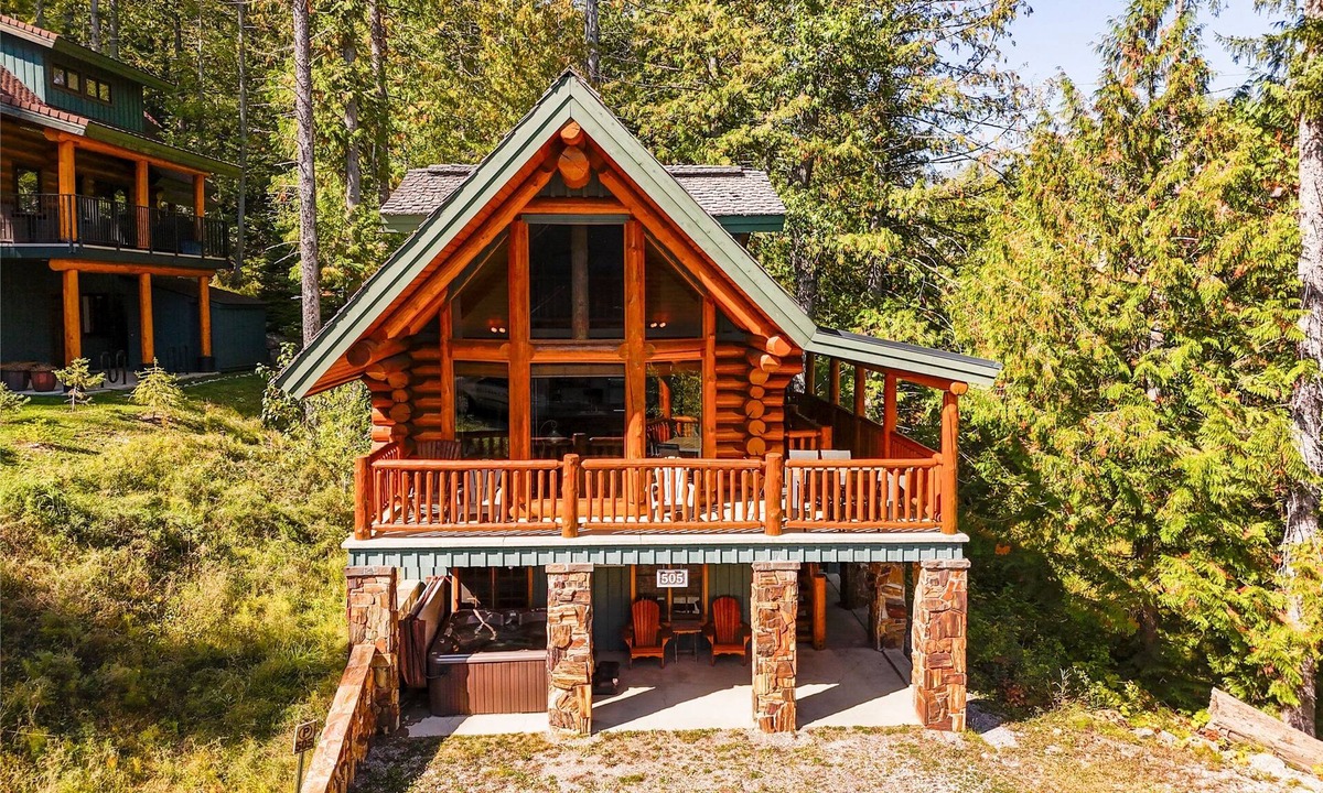 Fernie Ski Chalet | Ski In & Out Right from your Private Hot Tub