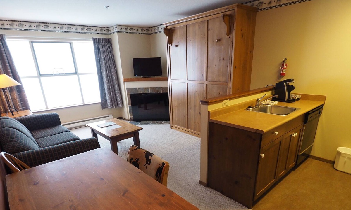 Apex Mountain Condo | Ski in/ski out 2nd floor condo
