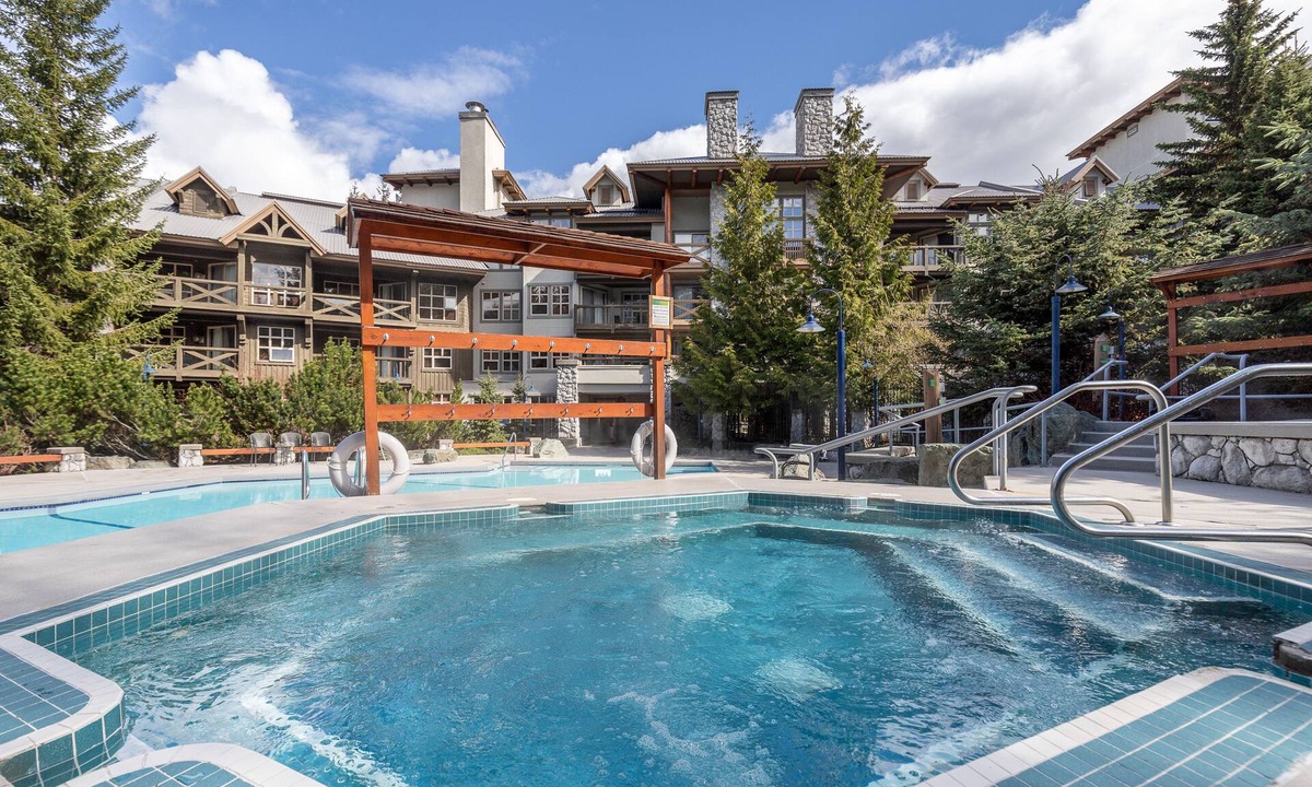 Upper Village Apartment | Ski-in/Ski-out | Cozy Studio with Hot Tub Access