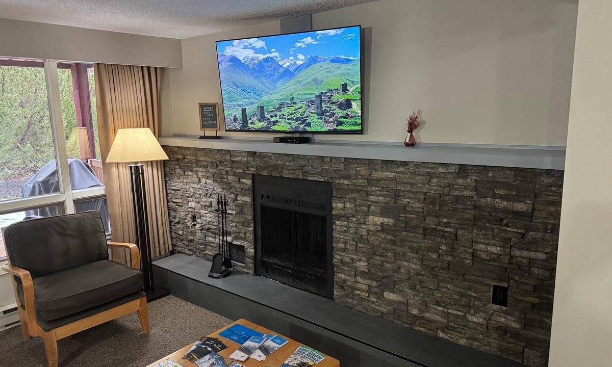 Panorama Apartment | Ski-In & Ski-Out Village Apartment