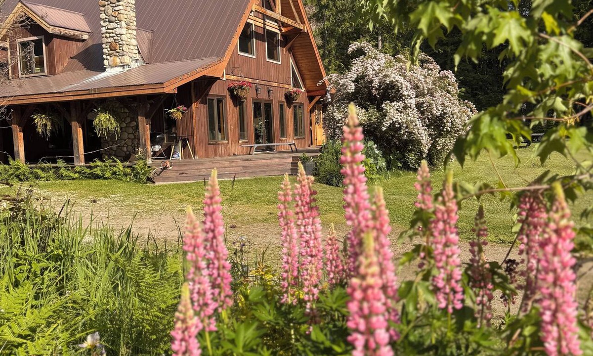 Revelstoke House | Ski Lodge on acreage close to RMR. Pet friendly!