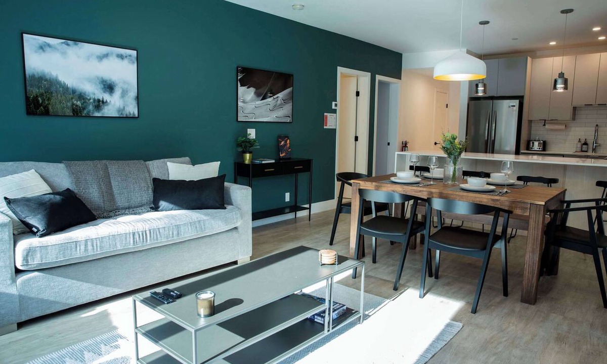Revelstoke Condo | Ski & Tee Retreat - Bright Three Bedroom + Hot Tub