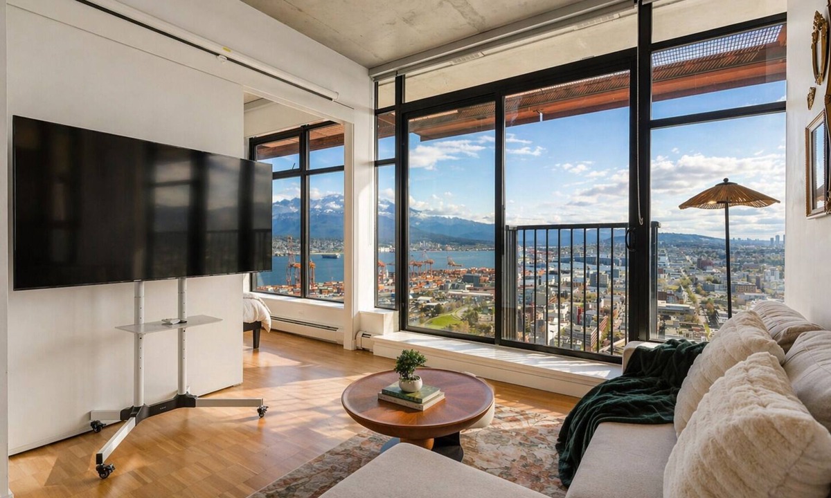 Gastown Apartment | Skyhome in Gastown | Amazing Ocean&Mountain Views
