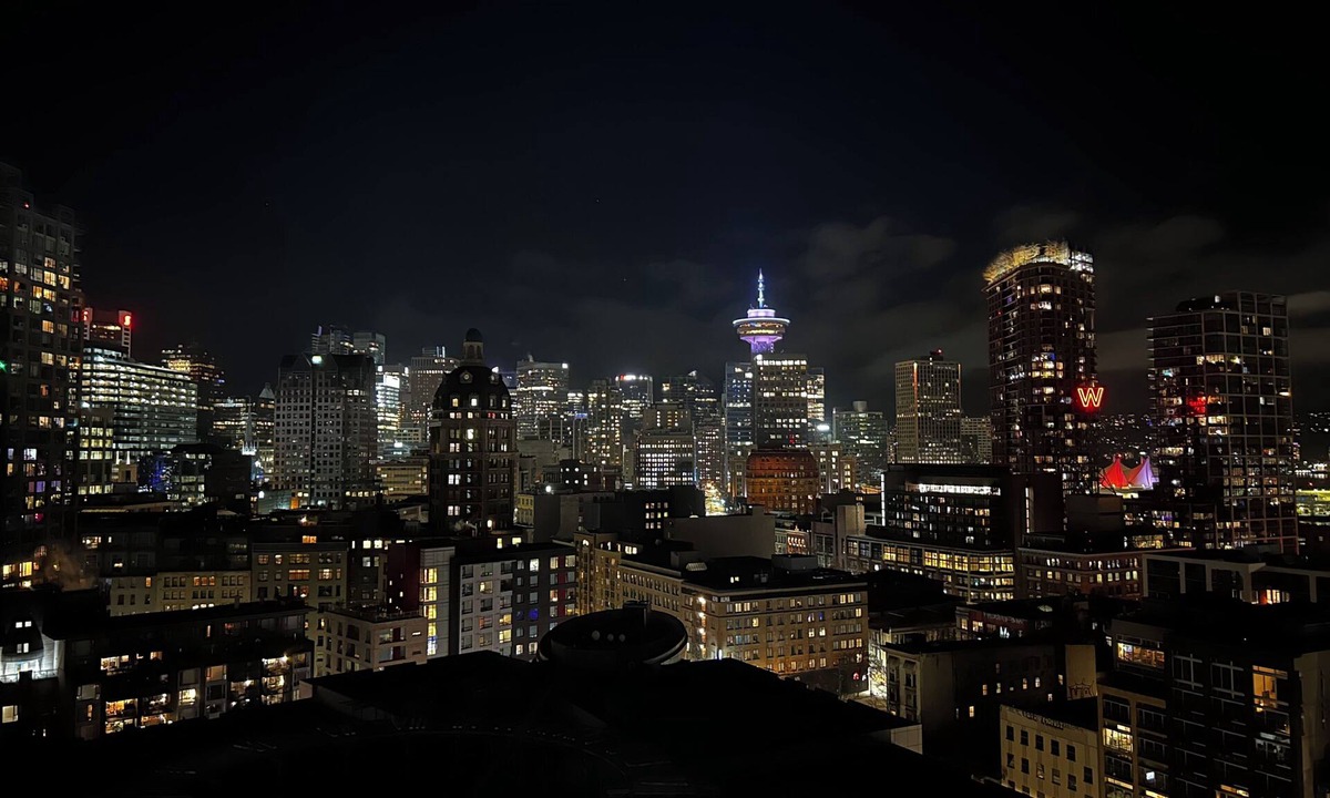 Chinatown Apartment | Skyline Retreat | 2BR Condo Close To Rogers Arena!